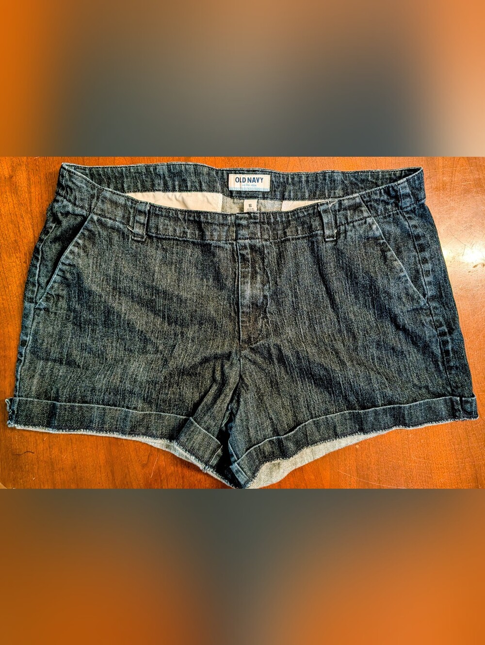Old Navy Women’s Dark Denim Cuffed Denim Shorts (Size 16)